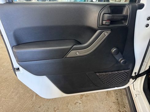 Used 2017 Jeep Wrangler Sport AWD/4WD image 15