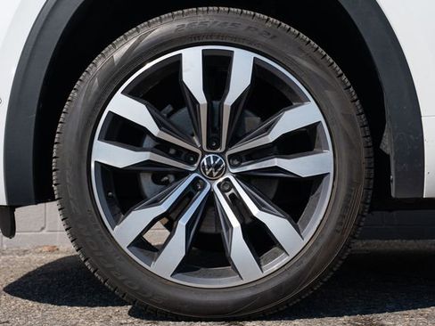 Used 2023 Volkswagen Atlas SEL Premium image 12