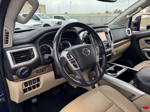 Used 2016 Nissan Titan SL image 28