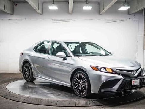 Certified 2023 Toyota Camry SE image 6