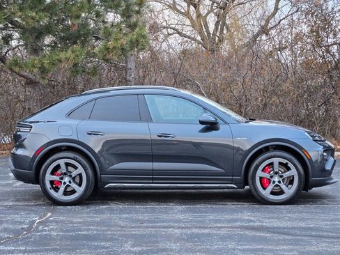 New 2025 Porsche Macan 4S Electric image 9