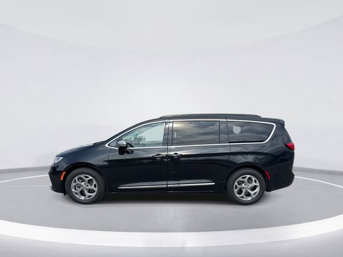 Used 2022 Chrysler Pacifica Limited image 5