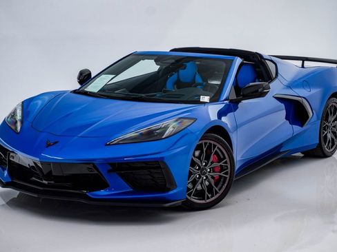 Used 2025 Chevrolet Corvette Stingray Premium Cpe w/ Z51 Performance Package RWD image 8