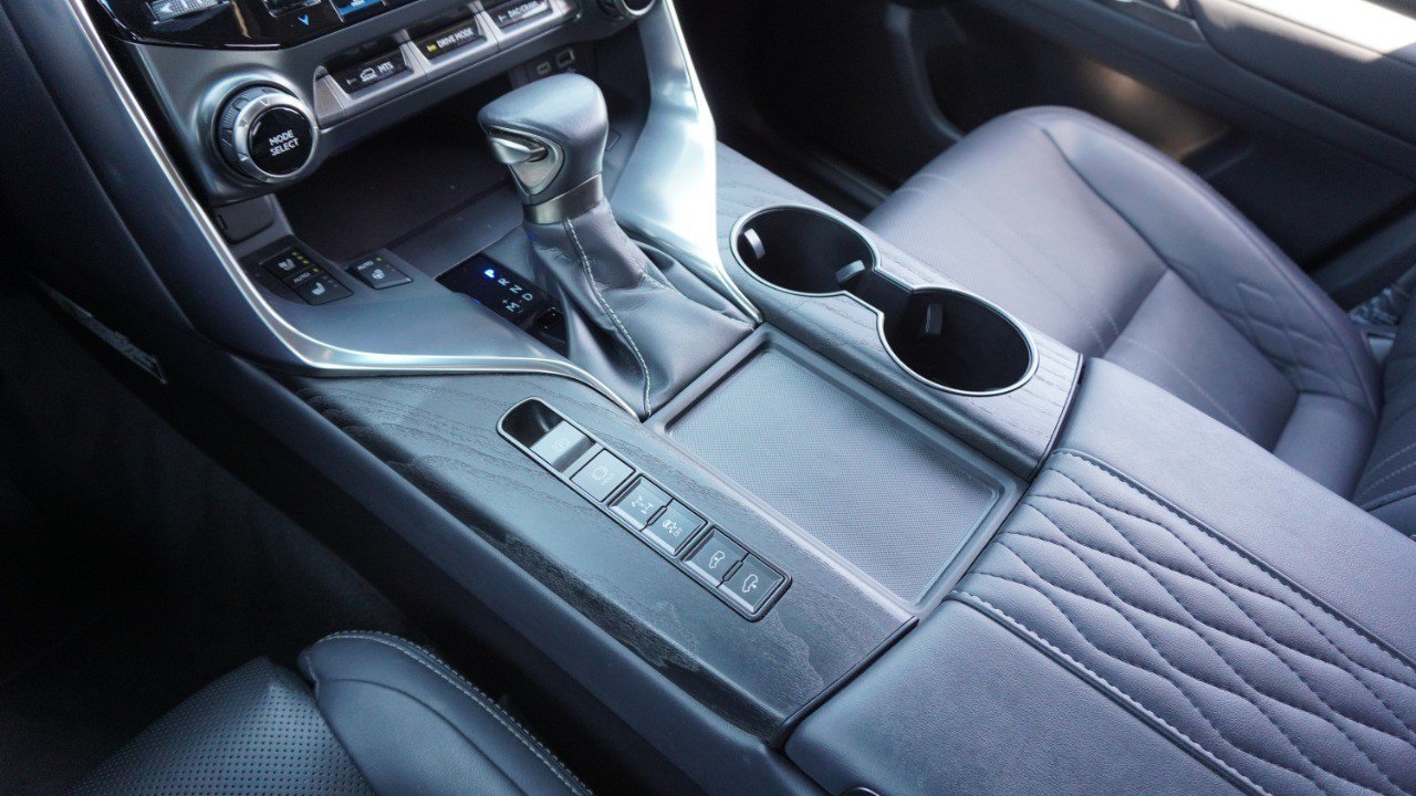 Used 2022 Lexus LX 600 4WD w/ Accessory Package (Z1) image 19