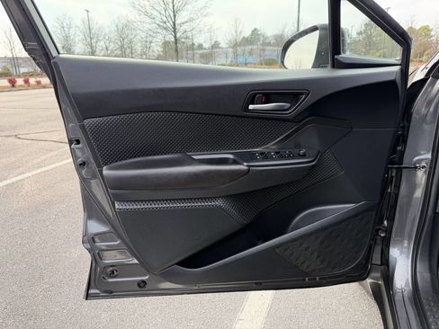 Used 2018 Toyota C-HR XLE image 11