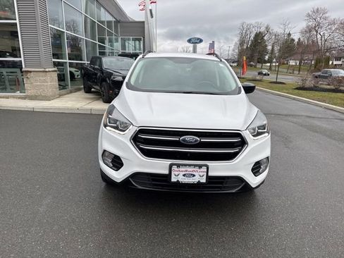 Used 2017 Ford Escape SE w/ SE Sport Appearance Package image 3