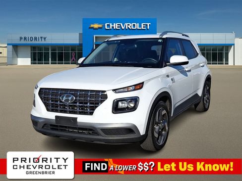 Used 2024 Hyundai Venue SEL image 1
