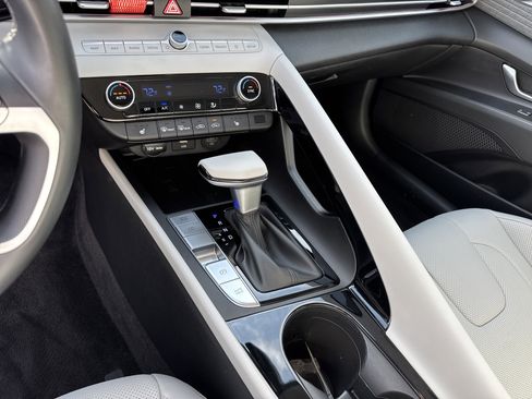 Used 2023 Hyundai Elantra Limited image 29