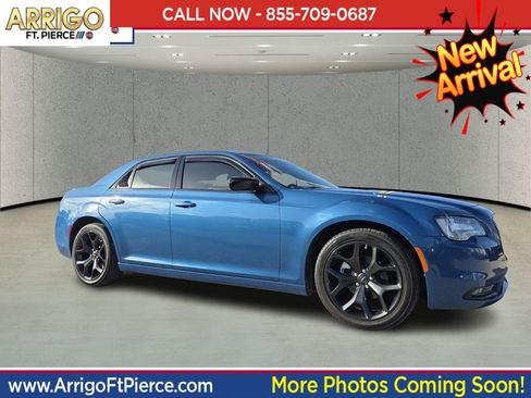 Used 2023 Chrysler 300 Touring w/ Sport Appearance Package image 1