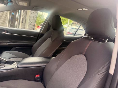 Used 2018 Toyota Camry LE FWD image 14