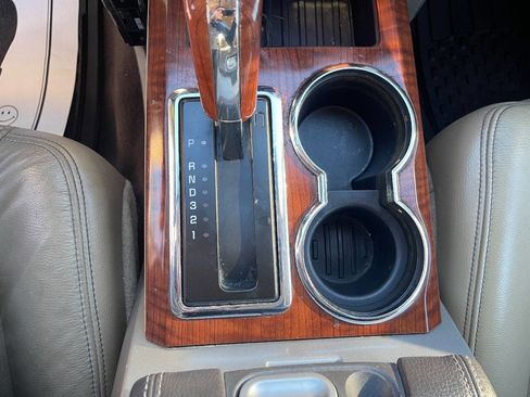 Used 2010 Ford F150 Lariat image 16