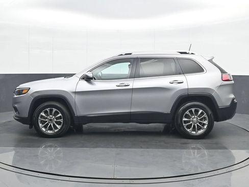 Used 2019 Jeep Cherokee Latitude Plus AWD/4WD image 3