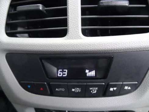 Used 2017 Honda Pilot Touring image 16