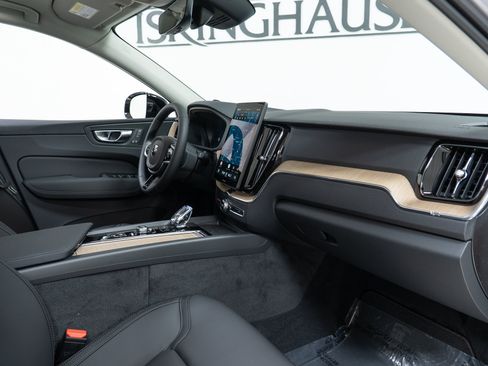 New 2026 Volvo XC60 B5 Plus w/ Protection Package Premier AWD/4WD image 21