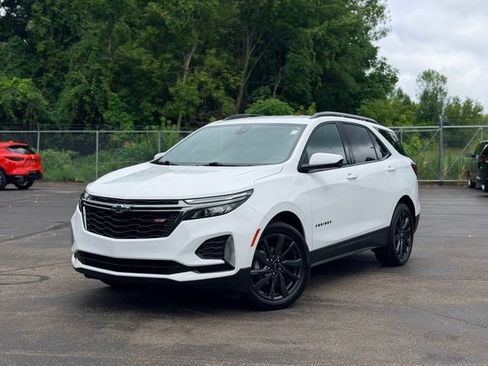 Used 2023 Chevrolet Equinox RS w/ LPO, Floor Liner Package FWD image 2