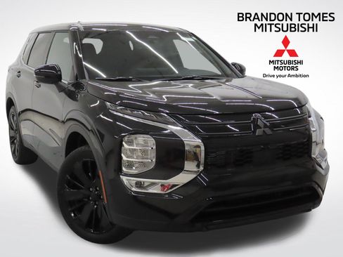New 2026 Mitsubishi Outlander LE FWD image 1