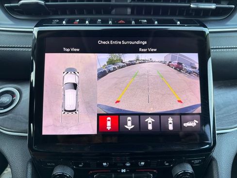 Used 2023 Jeep Grand Cherokee Limited w/ Luxury Tech Group II AWD/4WD image 13