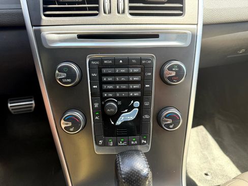 Used 2011 Volvo XC60 T6 R-Design w/ Convenience Pkg image 32
