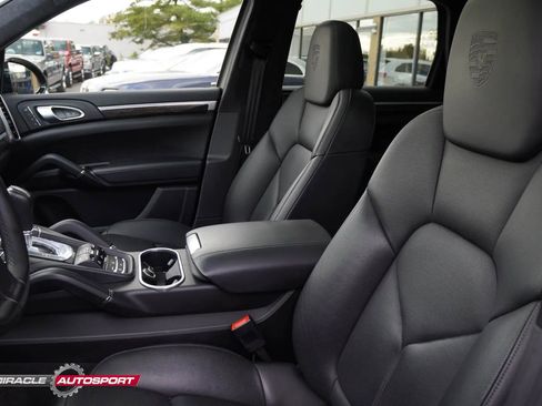 Used 2014 Porsche Cayenne Turbo S image 19