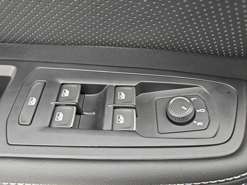 New 2026 Volkswagen Atlas Cross Sport SE FWD image 28