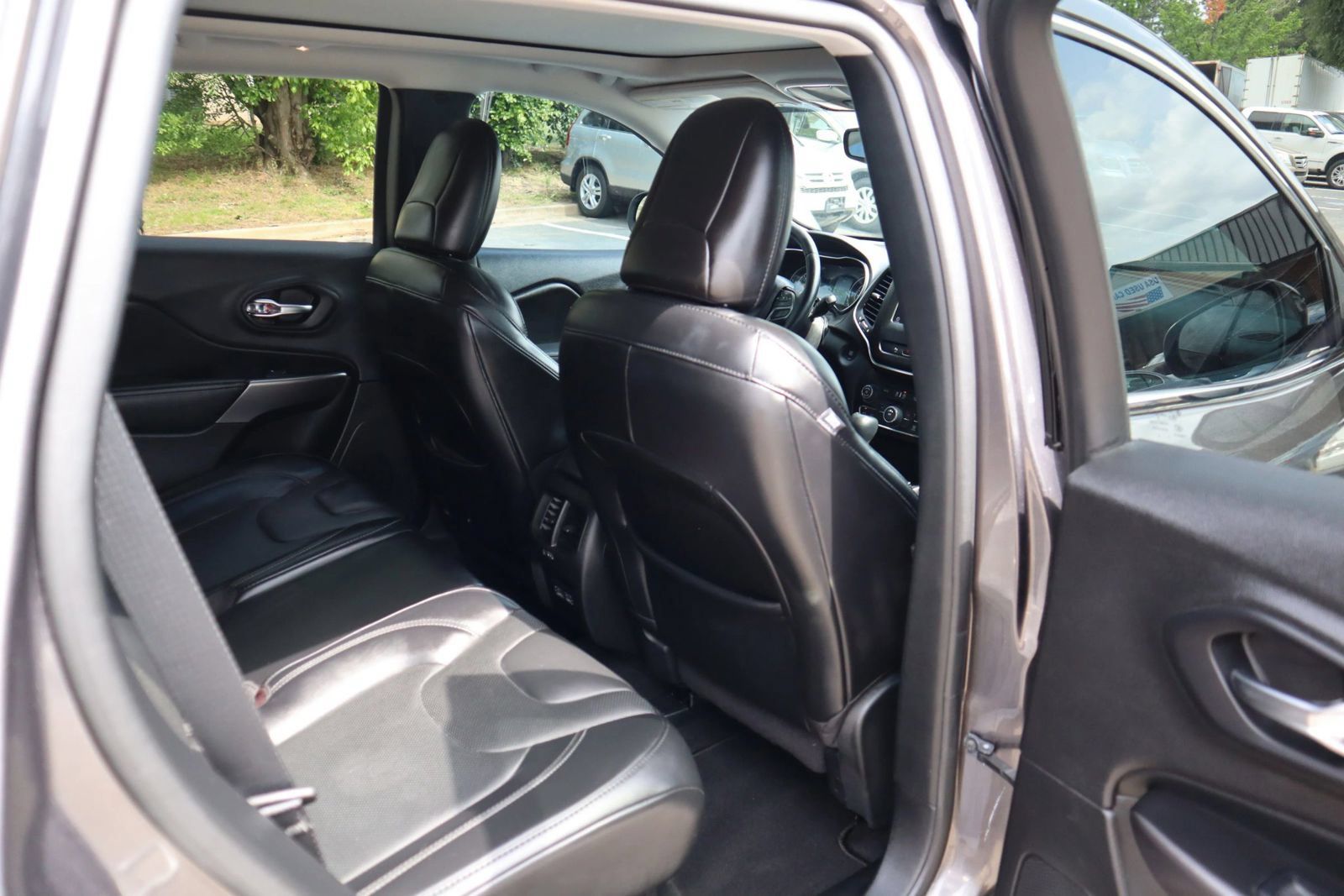 Used 2021 Jeep Cherokee Latitude Lux w/ Sun & Sound Group FWD image 21