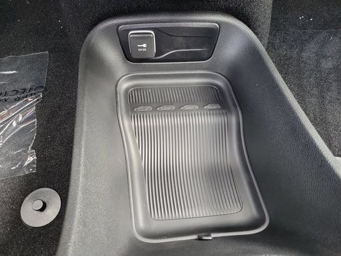 New 2027 Chrysler Pacifica Select FWD image 34