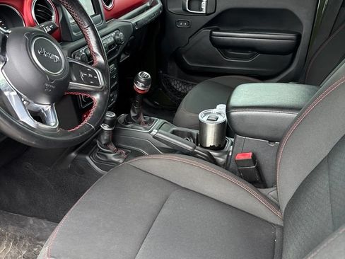 Used 2021 Jeep Wrangler Unlimited Rubicon AWD/4WD image 3
