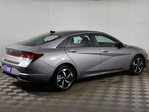 Used 2023 Hyundai Elantra SEL w/ Convenience Package image 10