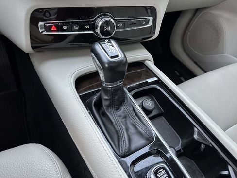 Used 2019 Volvo XC90 T6 Momentum w/ Advanced Package image 32