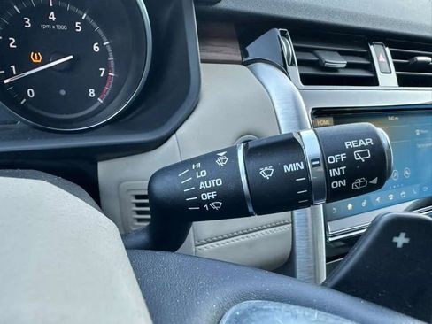 Used 2017 Land Rover Discovery HSE image 14