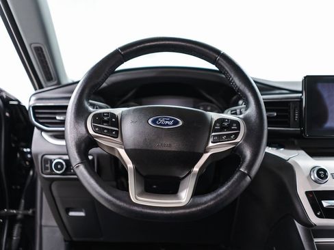 Used 2023 Ford Explorer XLT w/ Equipment Group 202A image 10