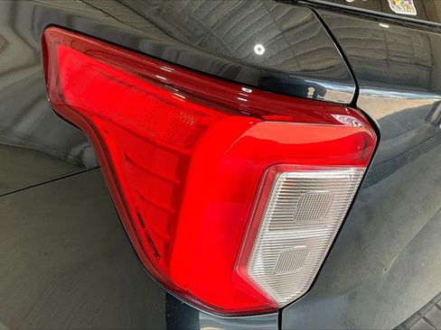 Used 2022 Ford Explorer XLT image 13