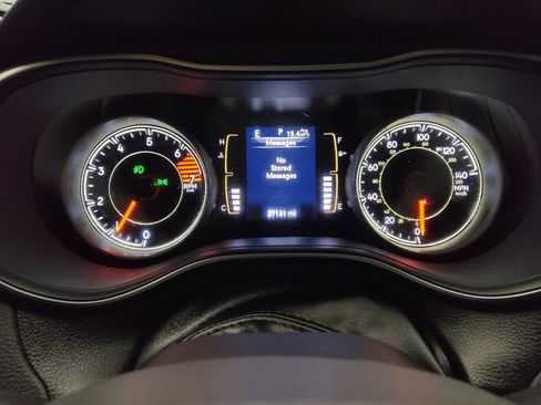 Used 2021 Jeep Cherokee Latitude Plus image 23