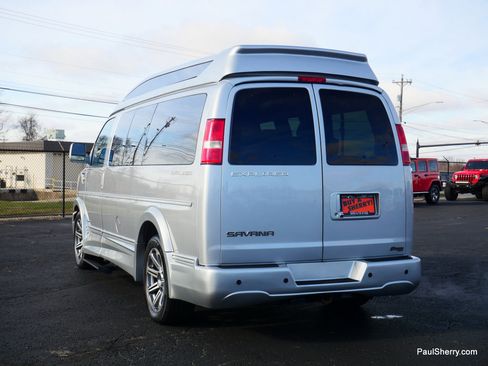 Used 2018 GMC Savana 2500 w/ Enhanced Convenience Package image 13