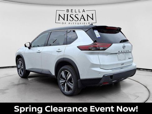New 2025 Nissan Rogue SL w/ Tech Package AWD/4WD image 4
