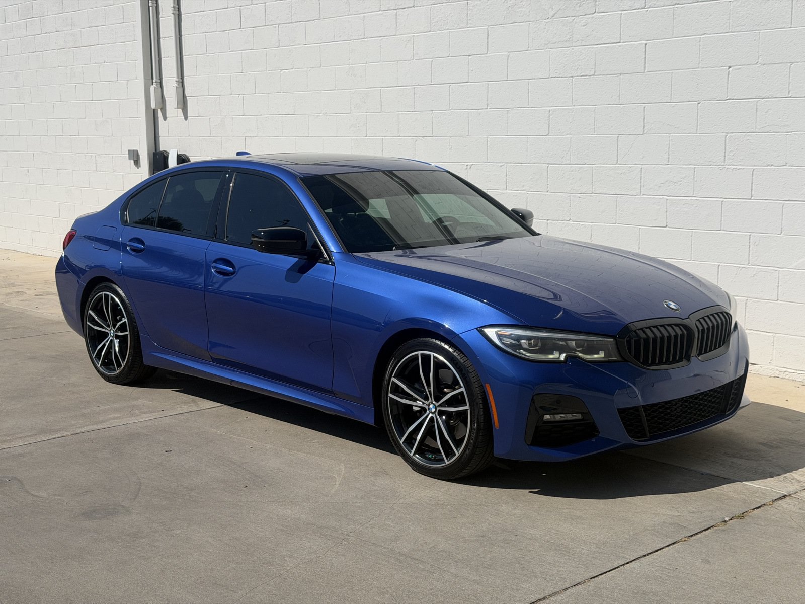 Used 2021 BMW 330i Sedan w/ M Sport Package RWD image 3
