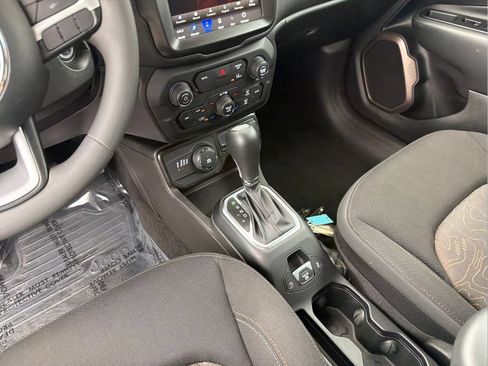 Used 2023 Jeep Renegade Latitude AWD/4WD image 20