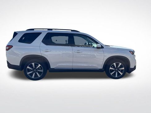 Used 2023 Honda Pilot Touring image 6