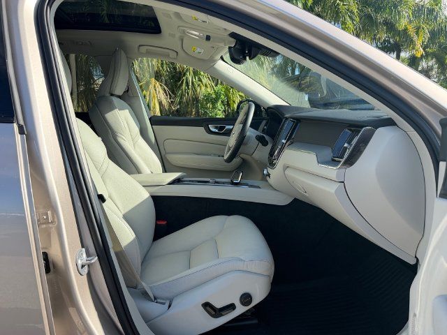 Certified 2024 Volvo XC60 B5 Plus AWD/4WD image 18