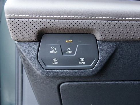 New 2026 Volkswagen Atlas SEL image 9