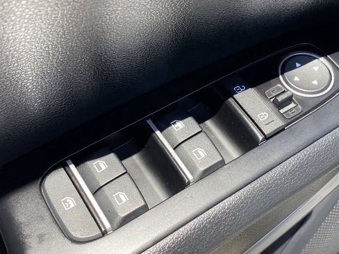 Used 2025 Kia Soul LX FWD image 24