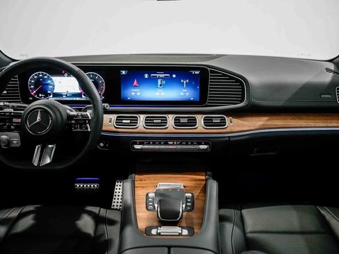 Used 2025 Mercedes-Benz GLS 450 4MATIC image 12