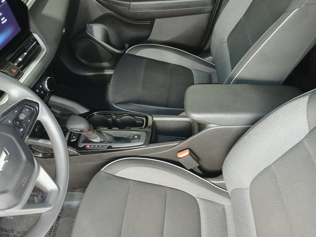 Used 2025 Chevrolet TrailBlazer LT AWD/4WD image 16