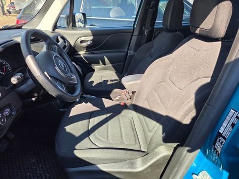 Used 2022 Jeep Renegade Latitude w/ Sun/Sound Group image 9