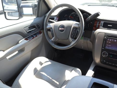 Used 2014 GMC Sierra 2500 SLT w/ SLT Convenience Package AWD/4WD image 19