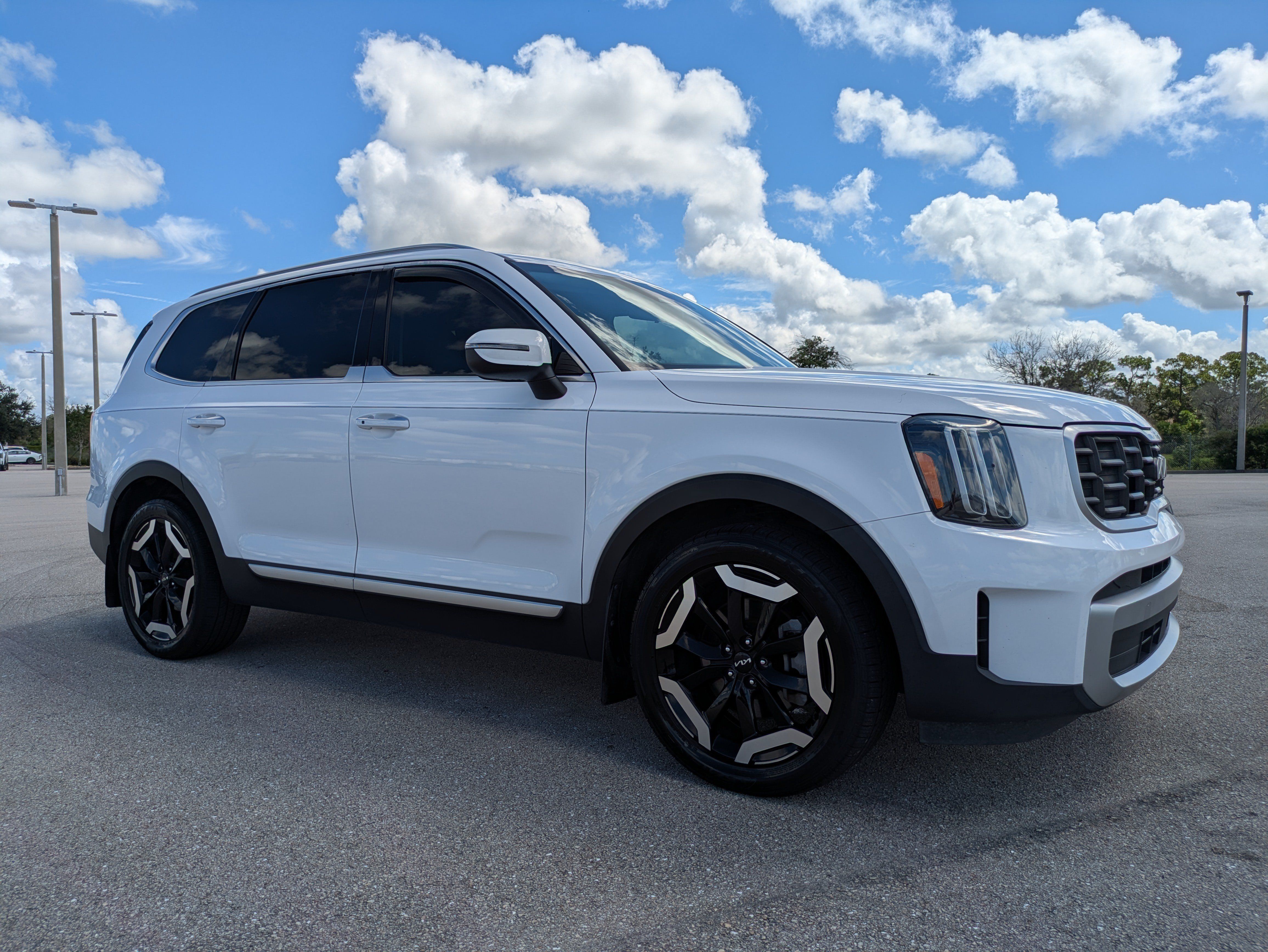 Used 2023 Kia Telluride S w/ S Sunroof Package AWD/4WD image 2