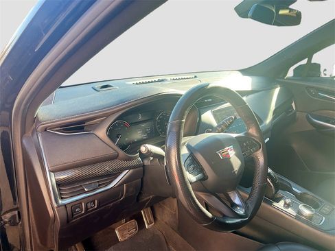 Used 2020 Cadillac XT4 Sport w/ Driver Awareness Package image 9