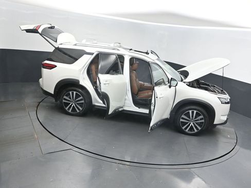 Used 2024 Nissan Pathfinder Platinum w/ Cargo Package image 53