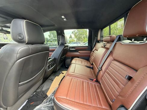 Used 2024 GMC Sierra 2500 Denali Ultimate AWD/4WD image 3