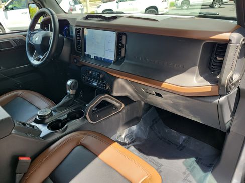 Used 2024 Ford Bronco Outer Banks w/ Sasquatch Package image 11